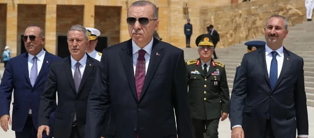 Figaro: Ο Ερντογάν θέλει να εξισλαμίσει όλη την Ευρώπη